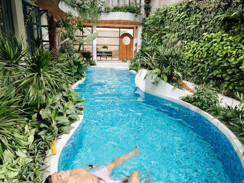 couple-enjoying-hydrotherapy.jpg